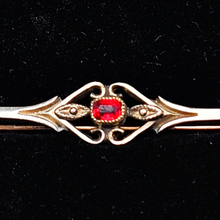 Charger l'image dans la galerie, Broche épingle plaquée or ORIA, pierre rouge facettée, années 1920 Le Charme des Violettes - Brocante en ligne
