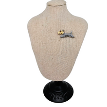 Load image into Gallery viewer, Broche vintage en forme de Fox terrier, années 1960
