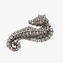 Load image into Gallery viewer, Broche vintage en forme d&#39;hippocampe sertie de strass, années 1940-1950
