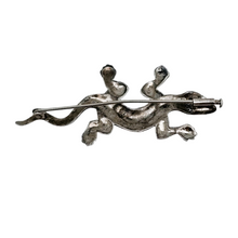 Load image into Gallery viewer, Broche Art déco en forme de lézard en argent sertie de marcassites, années 1930
