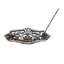 Load image into Gallery viewer, Broche Art déco en argent 835 sertie de marcassites, années 1930 Le Charme des Violettes - Brocante en ligne
