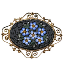 Load image into Gallery viewer, Broche florale en micro-mosaïques de verre et filigrane en vermeil 800 – Italie, Florence, milieu XXè siècle Le Charme des Violettes - Brocante en ligne
