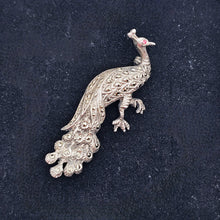 Charger l&#39;image dans la galerie, Broche Art déco en forme de paon en argent 835 sertie de marcassites, années 1930
