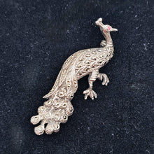 Charger l&#39;image dans la galerie, Broche Art déco en forme de paon en argent 835 sertie de marcassites, années 1930
