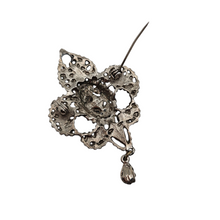 Load image into Gallery viewer, Broche-pendentif en métal argenté ajouré, sertie de pierres roses et bleues, début XXe Le Charme des Violettes - Brocante en ligne

