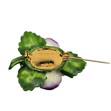 Charger l'image dans la galerie, Broche florale en porcelaine Staffordshire “Violetta” Cara China, Angleterre, années 1960-1970 Le Charme des Violettes - Brocante en ligne
