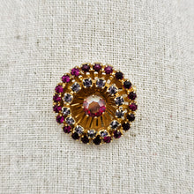 Charger l&#39;image dans la galerie, Broche - pendentif vintage sertie de strass roses et violets et sa chaîne, années 1950
