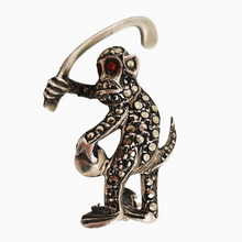 Load image into Gallery viewer, Broche en forme de singe jouant au hockey en argent et marcassites, années 1920-1930
