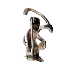 Charger l&#39;image dans la galerie, Broche en forme de singe jouant au hockey en argent et marcassites, années 1920-1930
