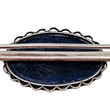 Load image into Gallery viewer, Broche moderniste en argent sertie d&#39;une sodalite ovale, années 1940
