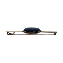 Load image into Gallery viewer, Broche moderniste en argent sertie d&#39;une sodalite ovale, années 1940
