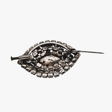 Load image into Gallery viewer, Broche vintage en forme d&#39;amande sertie de strass, années 1950
