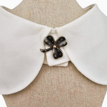 Load image into Gallery viewer, Broche en forme de trèfle en argent et vermeil, vers 1900
