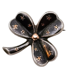 Load image into Gallery viewer, Broche en forme de trèfle en argent et vermeil, vers 1900
