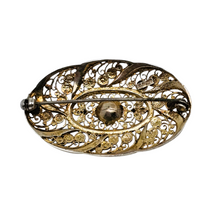 Charger l'image dans la galerie, Broche en vermeil (argent 835) filigrané, marcassites et perle – esprit Art déco, années 1920-1930 Le Charme des Violettes - Brocante en ligne
