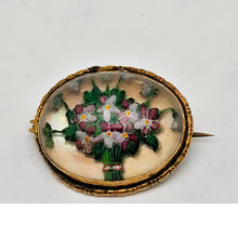 Charger l'image dans la galerie, Broche de style Essex Crystal – Bouquet de fleurs peint sous verre, vers 1880-1910 Le Charme des Violettes - Brocante en ligne
