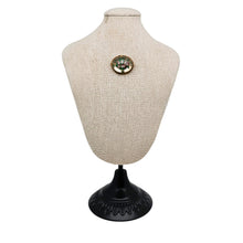 Charger l'image dans la galerie, Broche de style Essex Crystal – Bouquet de fleurs peint sous verre, vers 1880-1910 Le Charme des Violettes - Brocante en ligne
