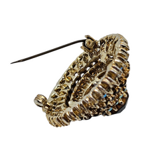 Charger l&#39;image dans la galerie, Broche vintage en métal doré sertie de strass verts, années 1950
