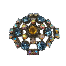Charger l&#39;image dans la galerie, Broche vintage ancienne sertie de strass de couleurs pastels
