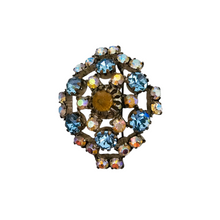 Charger l&#39;image dans la galerie, Broche vintage ancienne sertie de strass de couleurs pastels
