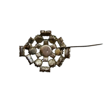 Charger l&#39;image dans la galerie, Broche vintage ancienne sertie de strass de couleurs pastels
