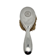 Charger l&#39;image dans la galerie, Brosse à cheveux ancienne en métal argenté monogrammé et poils naturels
