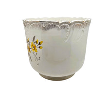 Afbeelding in Gallery-weergave laden, Cache-pot fleuri Société Céramique Maastricht, 1920-1935 Le Charme des Violettes - Brocante en ligne
