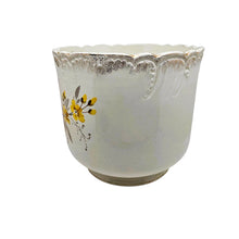 Afbeelding in Gallery-weergave laden, Cache-pot fleuri Société Céramique Maastricht, 1920-1935 Le Charme des Violettes - Brocante en ligne
