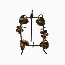 Load image into Gallery viewer, Petit cadre miniature Napoléon III en laiton doré à décor floral, fin XIXᵉ siècle Le Charme des Violettes - Brocante en ligne
