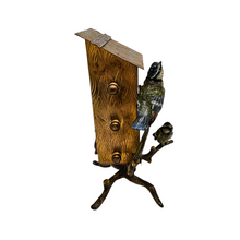 Afbeelding in Gallery-weergave laden, Calendrier perpétuel Art nouveau, maisonnette aux mésanges, en bronze de Vienne, vers 1900
