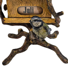 Afbeelding in Gallery-weergave laden, Calendrier perpétuel Art nouveau, maisonnette aux mésanges, en bronze de Vienne, vers 1900
