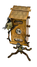 Afbeelding in Gallery-weergave laden, Calendrier perpétuel Art nouveau, maisonnette aux mésanges, en bronze de Vienne, vers 1900
