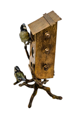 Afbeelding in Gallery-weergave laden, Calendrier perpétuel Art nouveau, maisonnette aux mésanges, en bronze de Vienne, vers 1900

