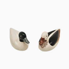 Load image into Gallery viewer, Couple de petits canards en porcelaine M.N.M Design, années 1950-1960 Le Charme des Violettes - Brocante en ligne

