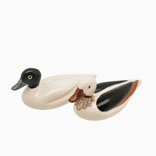 Load image into Gallery viewer, Couple de petits canards en porcelaine M.N.M Design, années 1950-1960 Le Charme des Violettes - Brocante en ligne
