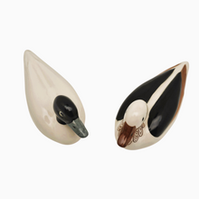 Load image into Gallery viewer, Couple de petits canards en porcelaine M.N.M Design, années 1950-1960 Le Charme des Violettes - Brocante en ligne
