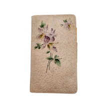 Afbeelding in Gallery-weergave laden, Carnet Belle Époque à décor de fleurs violettes, cuir gaufré, avec crayon, daté 1900 Le Charme des Violettes - Brocante en ligne
