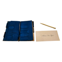 Load image into Gallery viewer, Carnet de bal Napoléon III en écaille, nacre et laiton, entre 1850 et 1880 Le Charme des Violettes - Brocante en ligne
