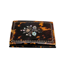 Load image into Gallery viewer, Carnet de bal Napoléon III en écaille, nacre et laiton, entre 1850 et 1880 Le Charme des Violettes - Brocante en ligne
