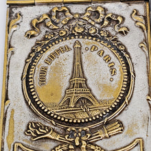 Charger l'image dans la galerie, Carnet de bal en métal argenté à l’effigie de la Tour Eiffel, fin XIXè - début XXᵉ siècle
