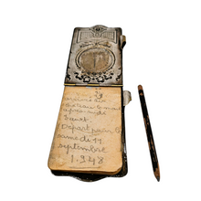 Charger l'image dans la galerie, Carnet de bal en métal argenté à l’effigie de la Tour Eiffel, fin XIXè - début XXᵉ siècle
