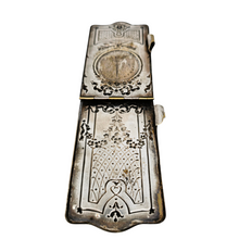 Charger l'image dans la galerie, Carnet de bal en métal argenté à l’effigie de la Tour Eiffel, fin XIXè - début XXᵉ siècle
