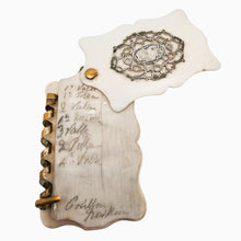 Charger l'image dans la galerie, Carnet de bal en ivoirine et argent ciselé – Belle Époque, fin XIXè - début XXè Le Charme des Violettes - Brocante en ligne
