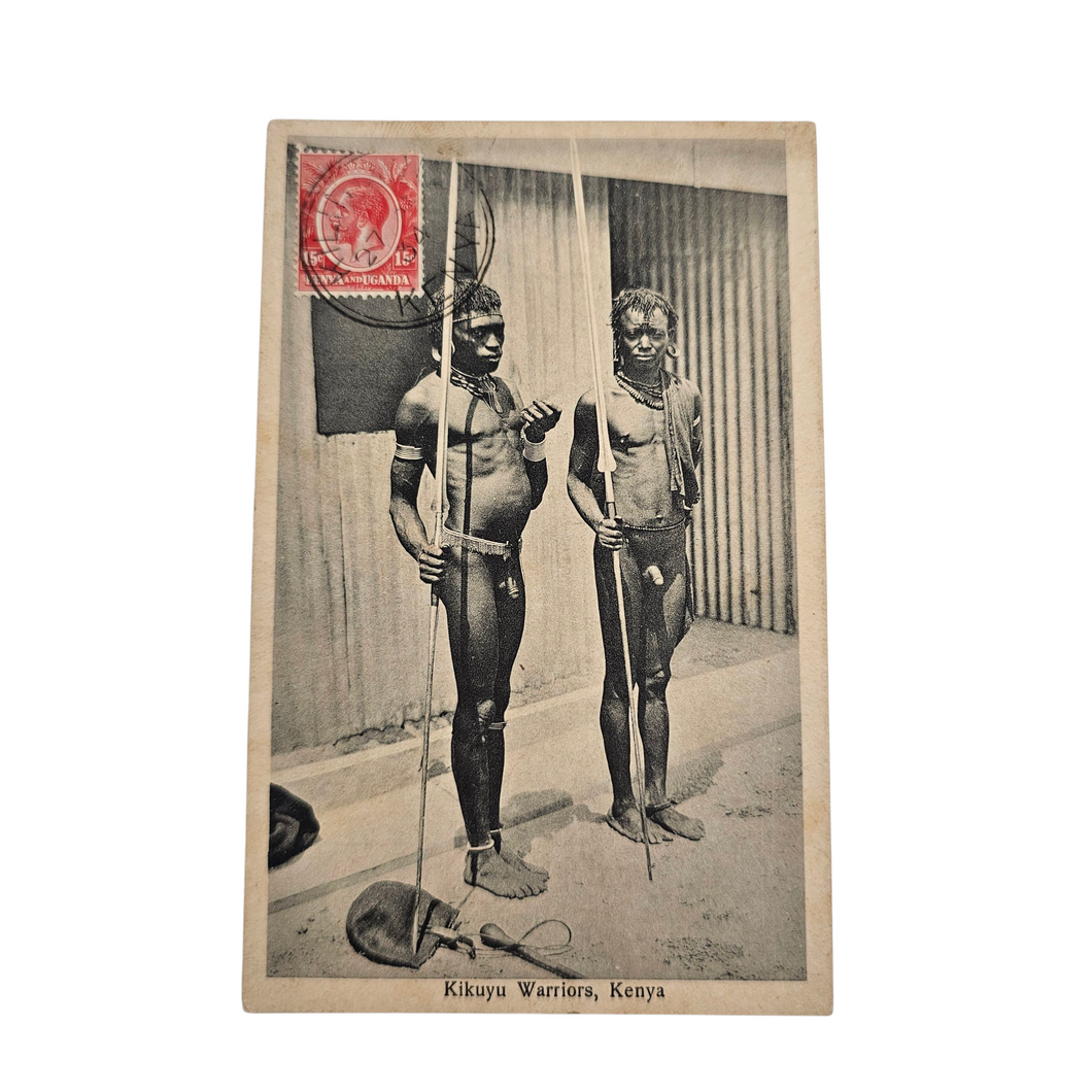 Carte postale ancienne – Guerriers Kikuyu, Kenya, 1934 Le Charme des Violettes - Brocante en ligne