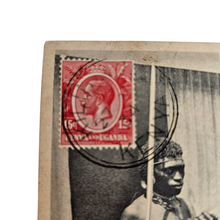 Charger l&#39;image dans la galerie, Carte postale ancienne – Guerriers Kikuyu, Kenya, 1934 Le Charme des Violettes - Brocante en ligne
