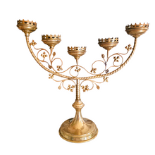 Afbeelding in Gallery-weergave laden, Grand chandelier d&#39;autel à 5 branches en laiton, décor de vigne, avec son éteignoir assorti, Fin XIXè Le Charme des Violettes - Brocante en ligne

