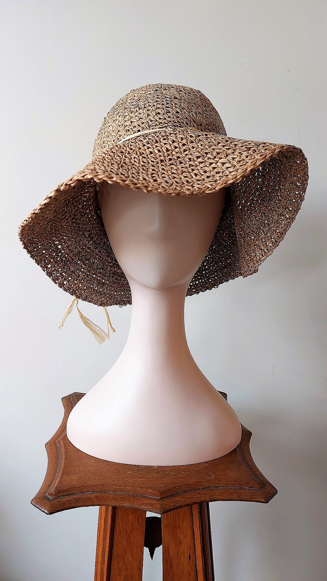 Seagrass hat with vintage flower