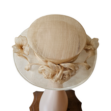 Load image into Gallery viewer, Solano, Chapeau-Capeline vintage en lin beige et fleurs en lin, années 1990
