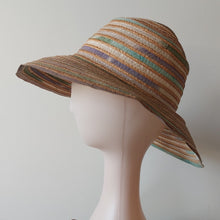 Afbeelding in Gallery-weergave laden, Chapeau-Capeline vintage en paille et dégradé de rubans gros grain, années 1970
