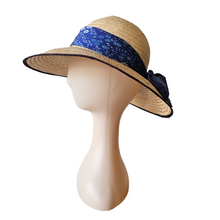 Afbeelding in Gallery-weergave laden, Chapeau de paille vintage et foulard en soie
